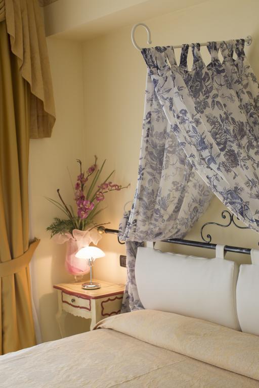 Relais Du Lac Desenzano del Garda Bagian luar foto