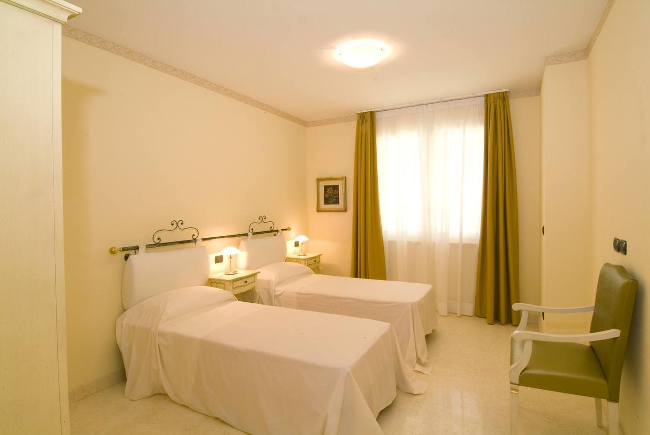 Relais Du Lac Desenzano del Garda Bagian luar foto