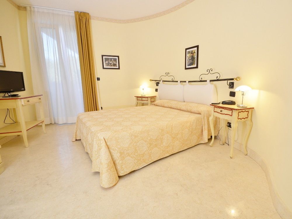 Relais Du Lac Desenzano del Garda Bagian luar foto
