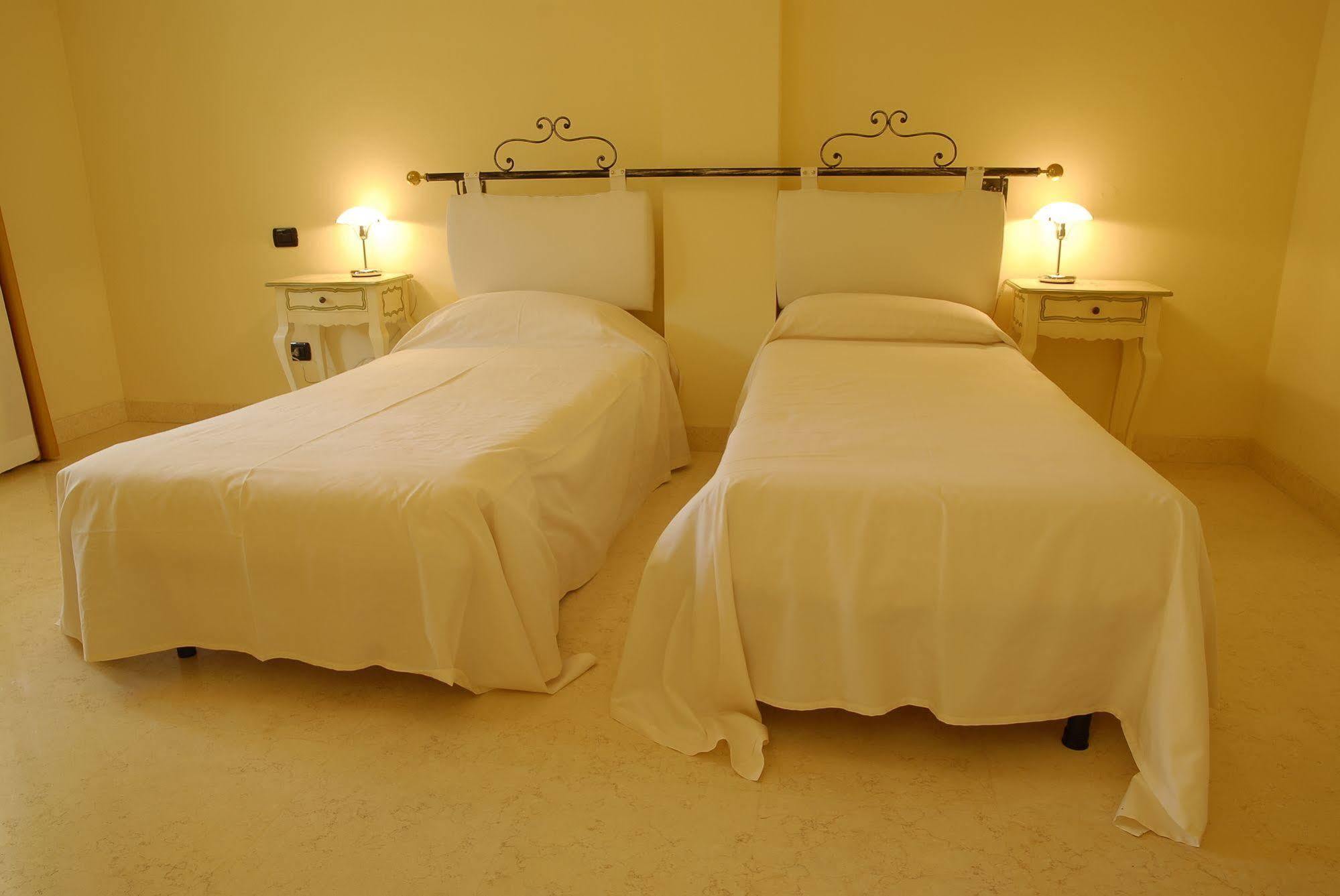 Relais Du Lac Desenzano del Garda Bagian luar foto